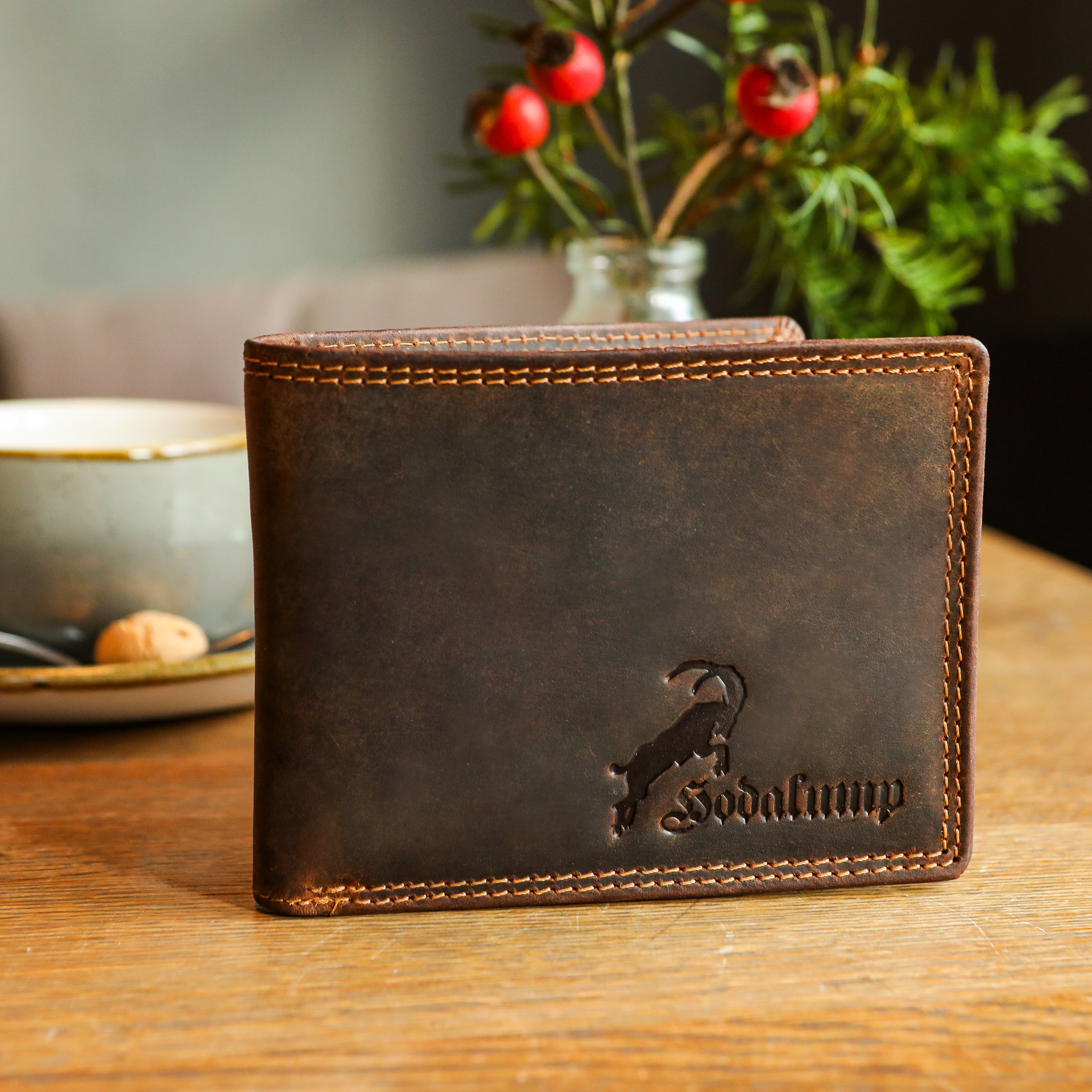 Capricorn wallet in a hunter vintage look by Hodalump & Ratschkatl
